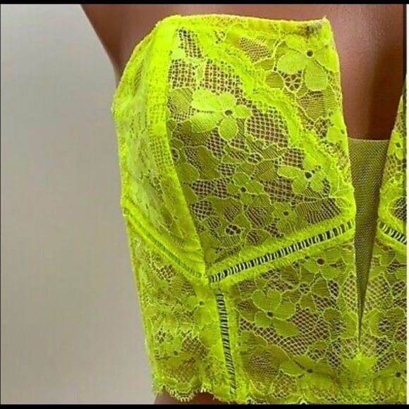 ⭐️ Victoria's Secret Dream Angels Lace Bustier Corset Bra Pink Neon NWT - Picture 2 of 5